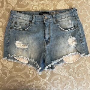 Aeropostale Distressed short, light wash, Size 6